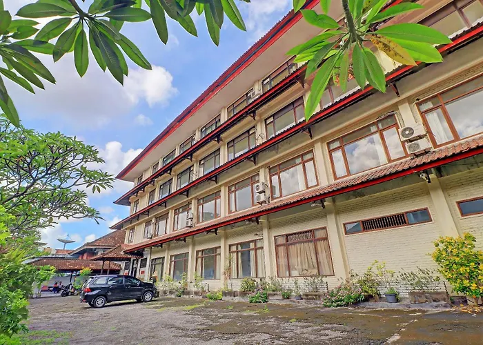 Super Oyo 91870 Warna Kedaton Hotel