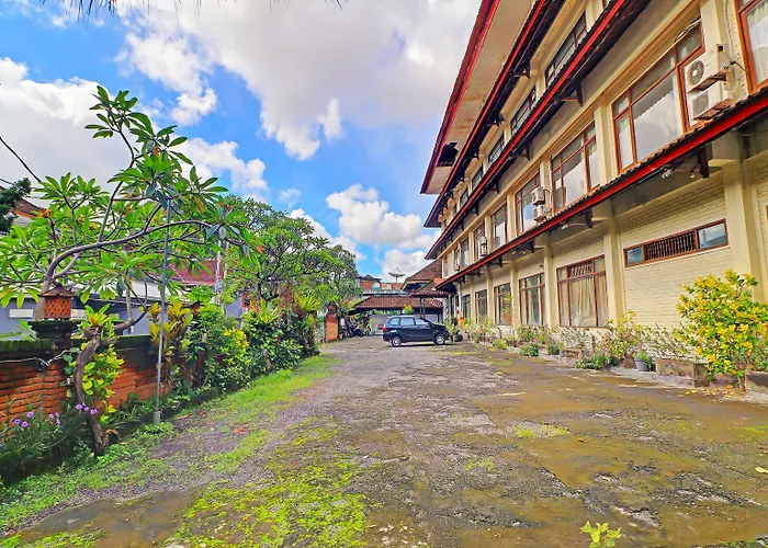 Super Oyo 91870 Warna Kedaton Hotel