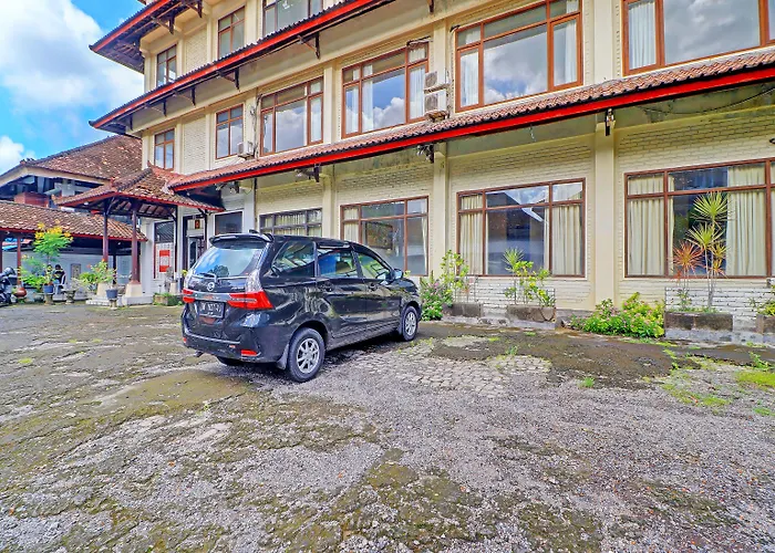 Hotel Super Oyo 91870 Warna Kedaton