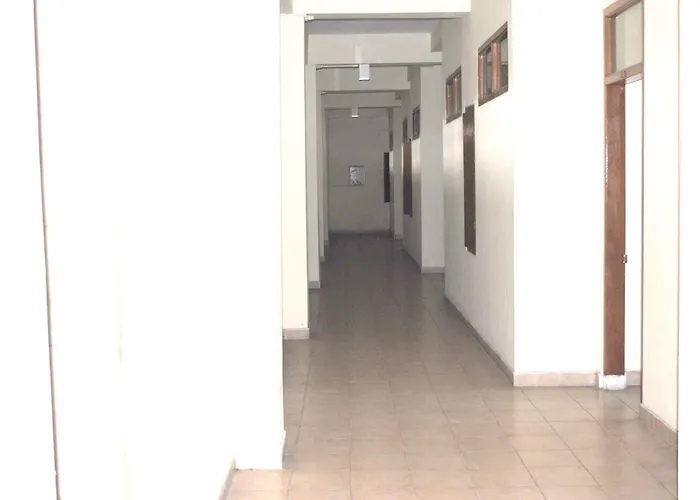Hotel Super Oyo 91870 Warna Kedaton 2*